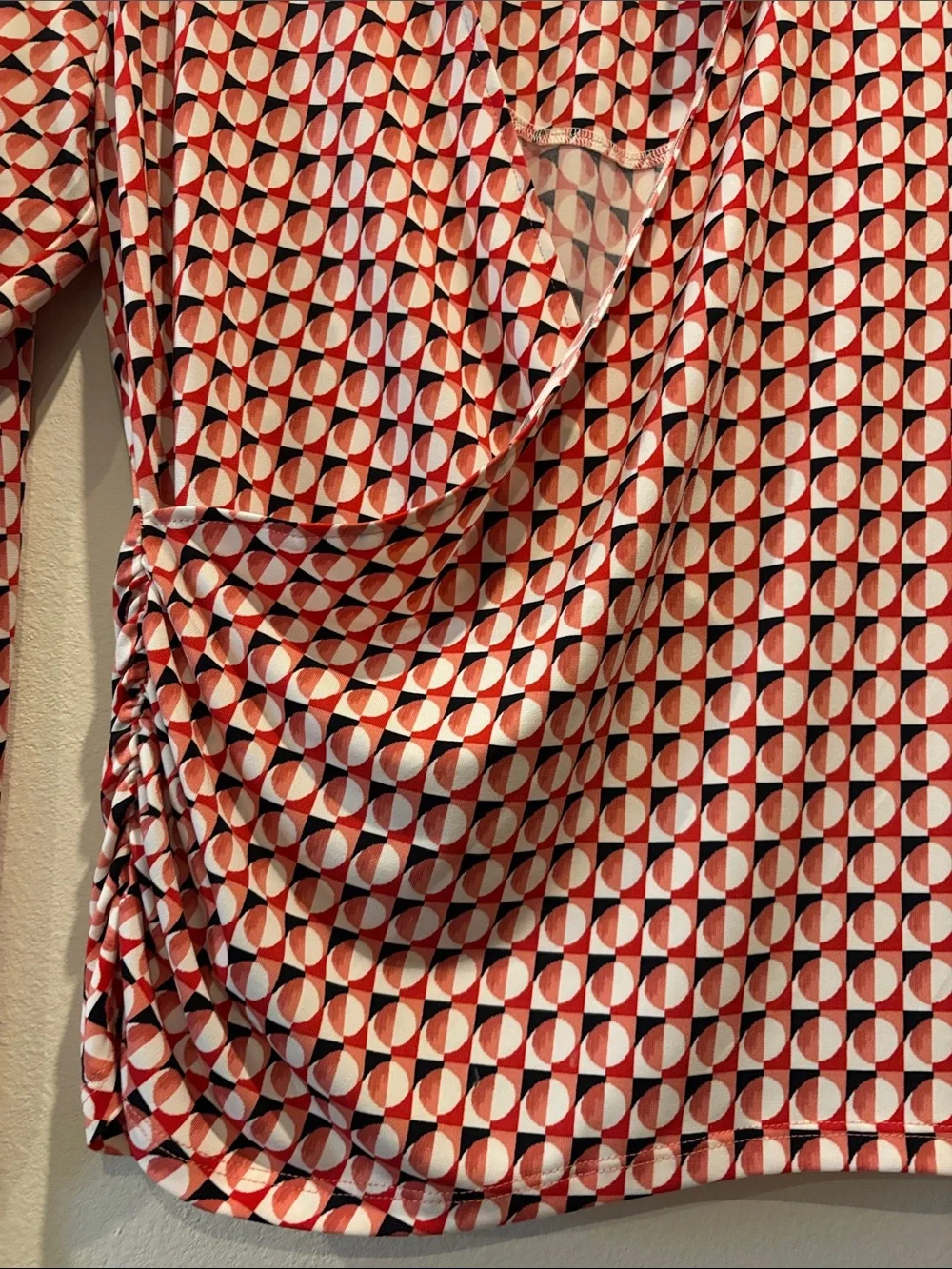 NIC+ZOE Geo Circles Vneck Red White Geometric Wrap Long Sleeve Top Small - Picture 5 of 11